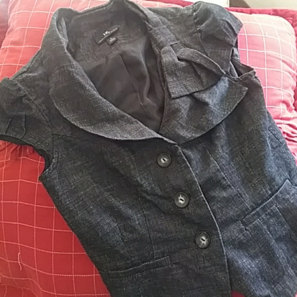 Large short sleeve Blazer black Tweed. Cute bow